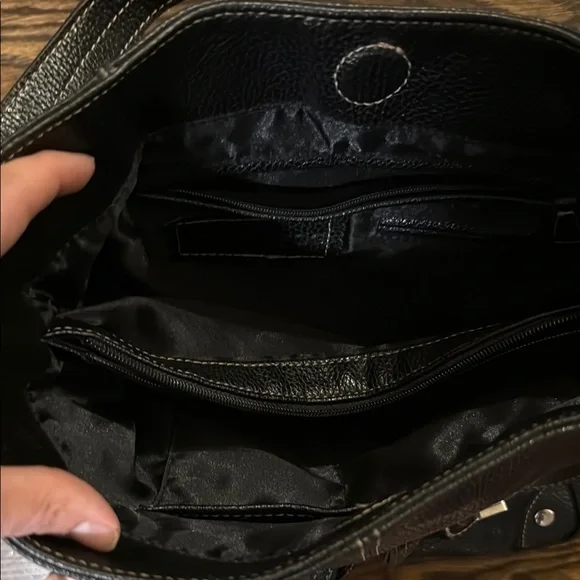 London Fog Black Shoulder Bag with Pockets - Picture 4 of 5